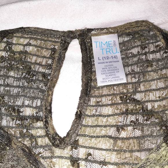 SMOCKED YOKE LACE PEASANT GREEN CAMO TOP W/BELL SLEEVES | LARGE - Picture 3 of 10